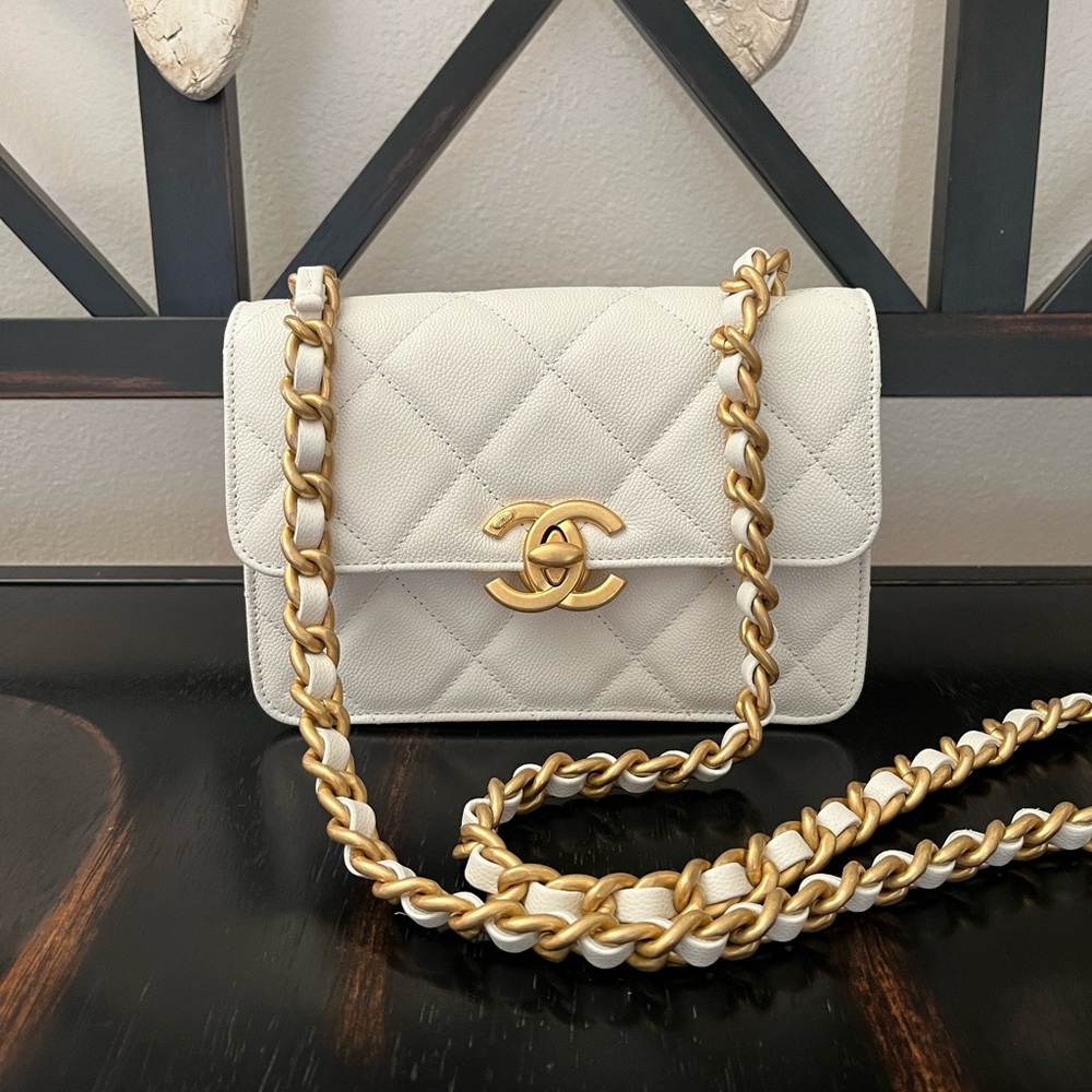 🩷🩷 NOT AVAILABLE BRAND NEW! GORGEOUS 24a WHITE CAVIAR FLAP BAG GHW
